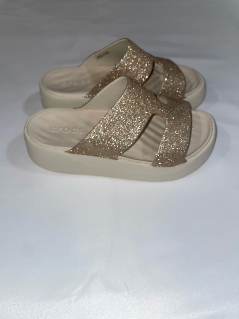 Crocs Getaway Platform Glitter H-Strap sandals. Size 4